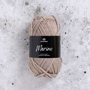 Svarta F&aring;ret Merino – Pure Shores M221306