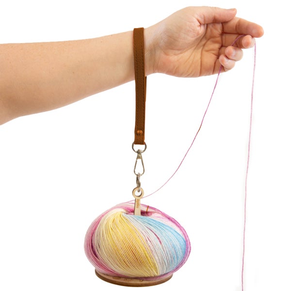 Katia, puinen lankaker&auml;n pidike